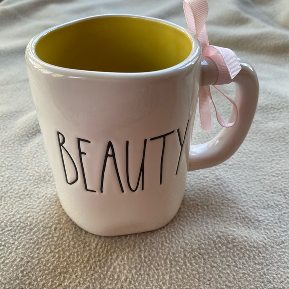 **SOLD***🚨Rae Dunn ❄️👸🏻”Beauty”Disney Mug, Double Sided Elsa,❄️👸🏻 - Picture 9 of 10